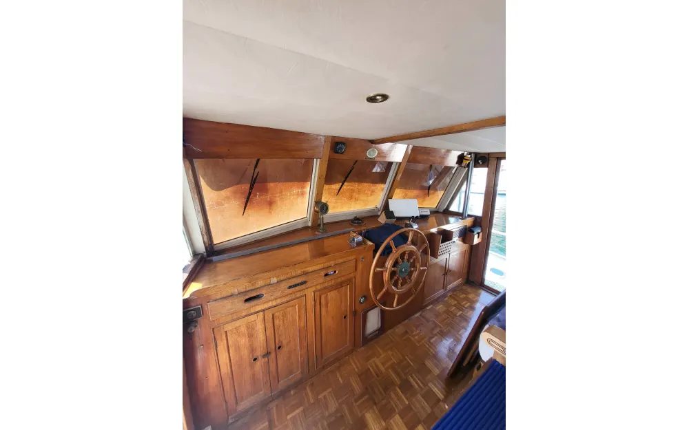 slider 16 Grand Banks  50