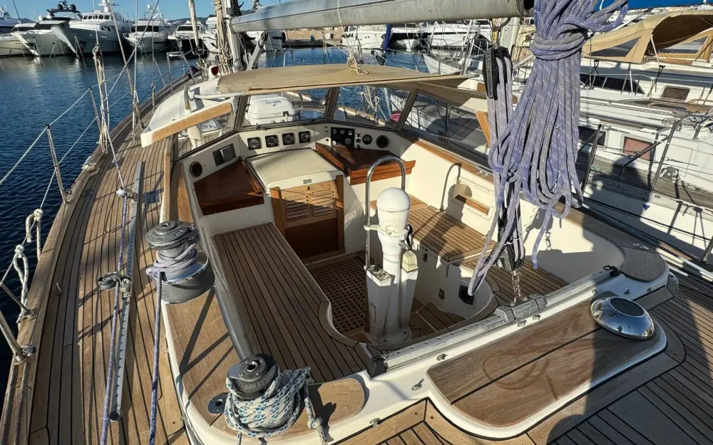 slider 2 Hallberg Rassy  42