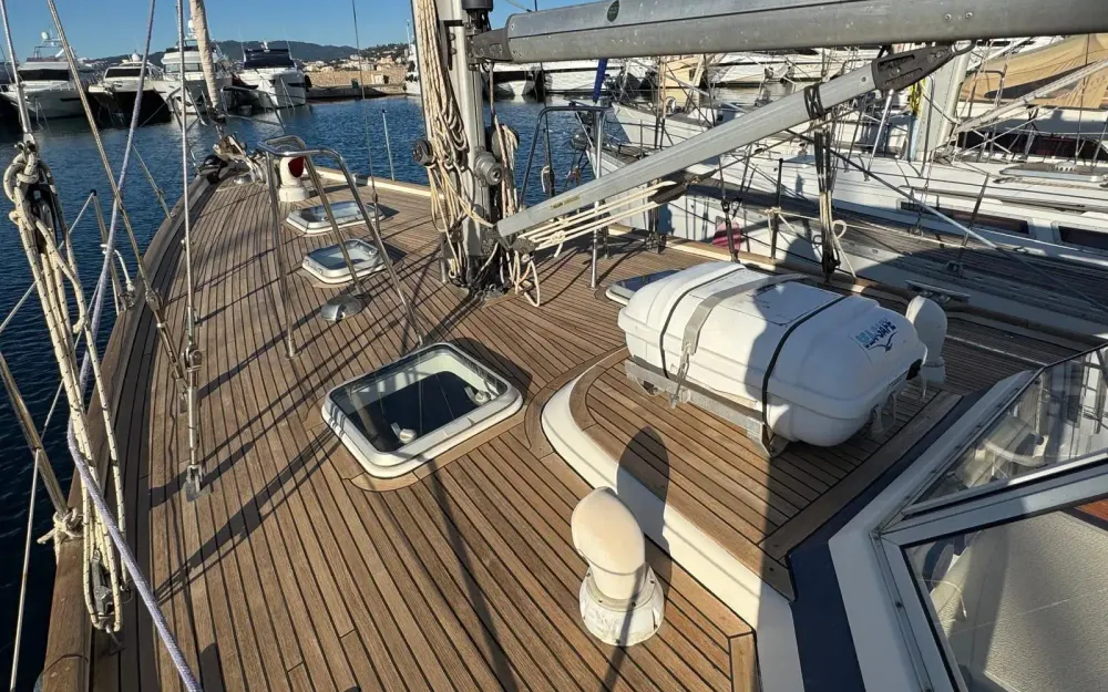 slider 6 Hallberg Rassy  42