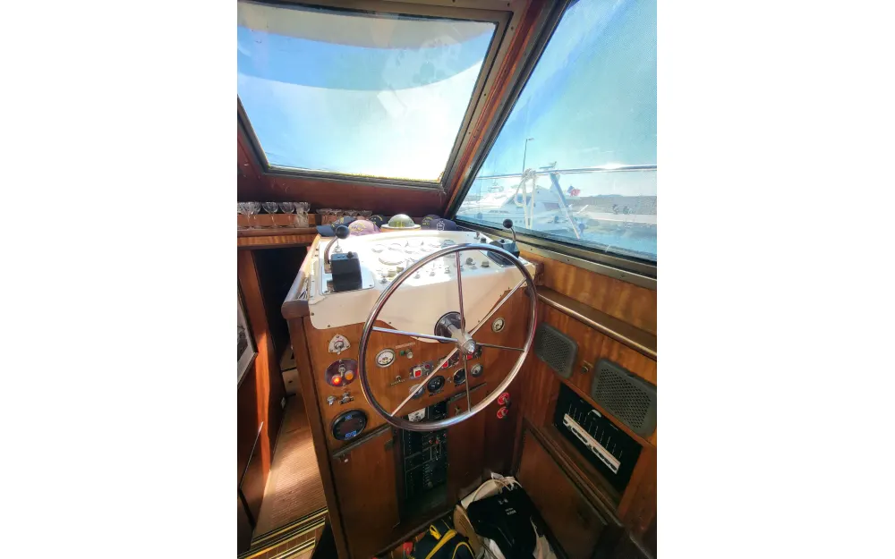 slider 17 Hatteras  46 Convertible
