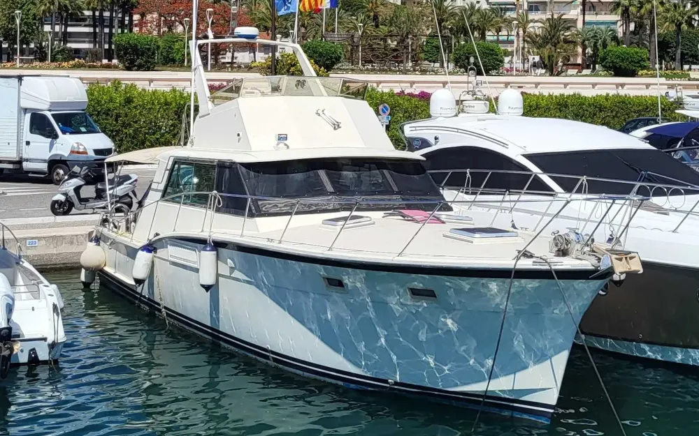 slider 1 Hatteras  46 Convertible