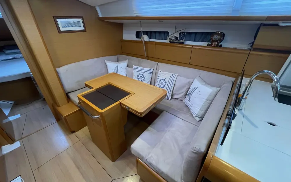 slider 15 Jeanneau Sun Odyssey 409