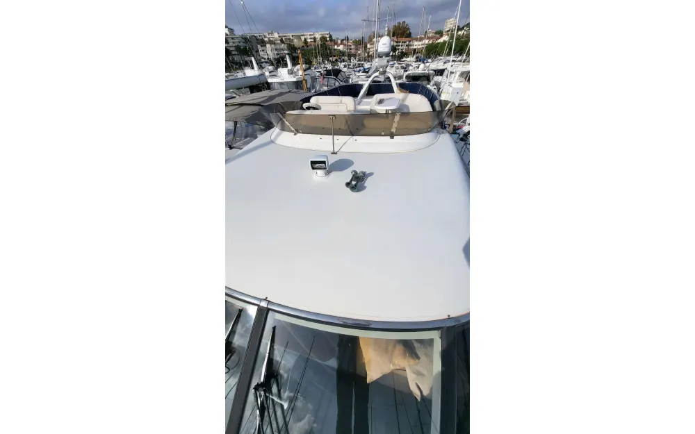 slider 9 Sealine  T 51