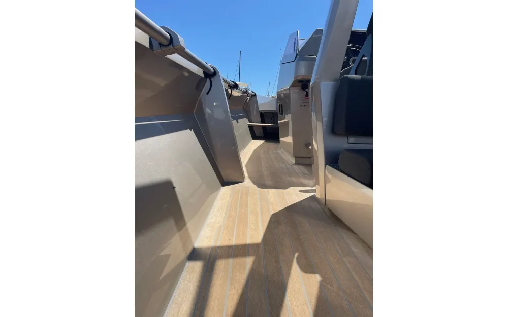 slider 13 Wally Tender 45