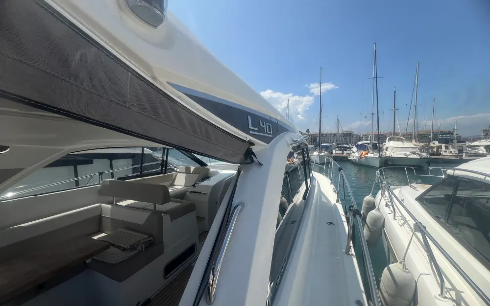 slider 6 Jeanneau Leader 40 Sportop