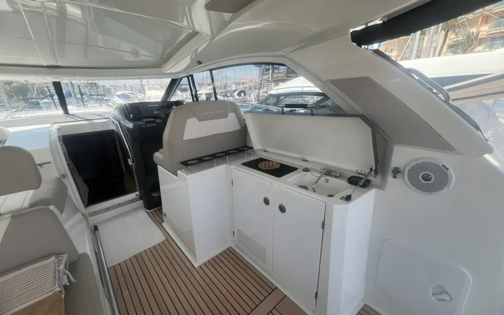 slider 8 Jeanneau Leader 40 Sportop