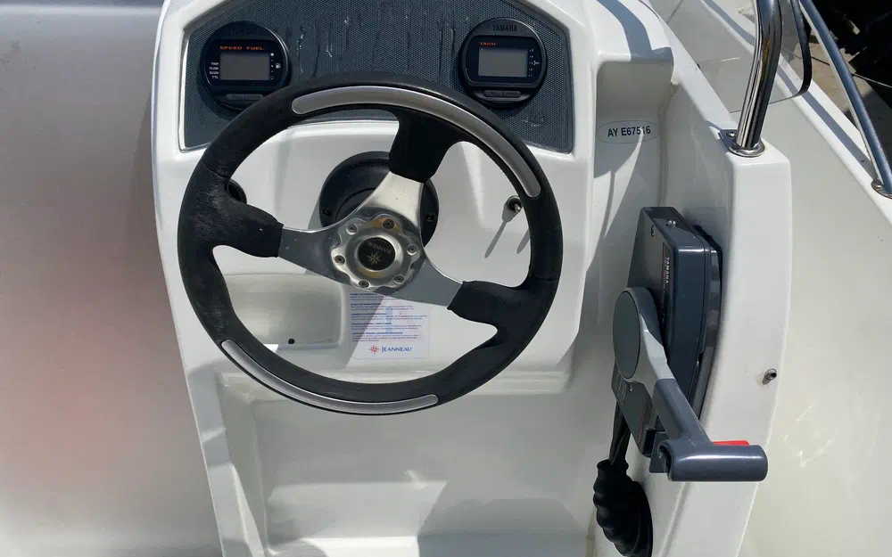 slider 1 Jeanneau Cap Camarat 5.5 CC