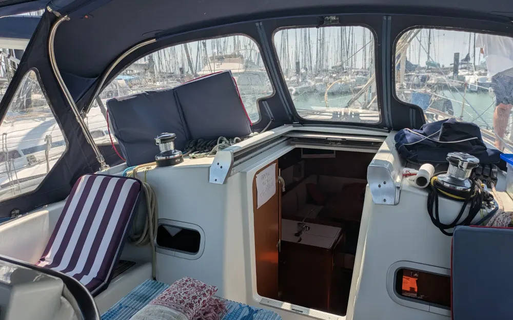 slider 3 Beneteau Oceanis 37