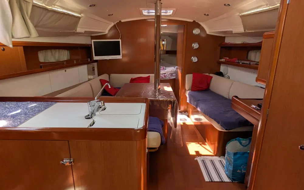 slider 5 Beneteau Oceanis 37