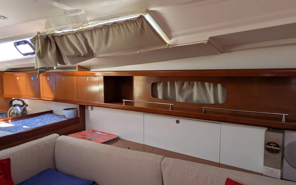 slider 7 Beneteau Oceanis 37