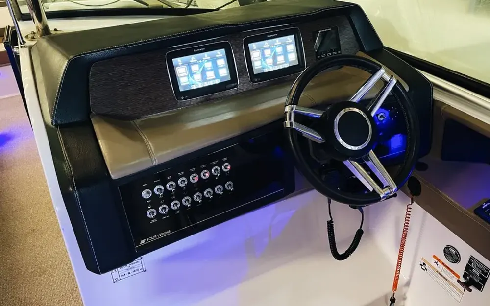 slider 10 Four Winns H 350