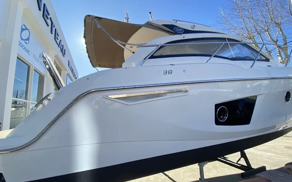 slider 2 Sessa Marine C38
