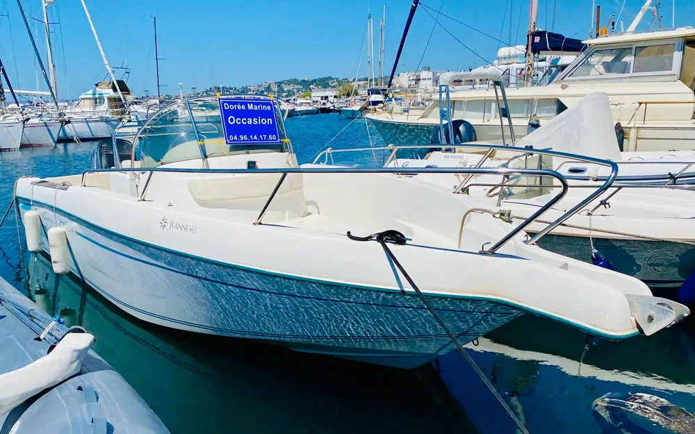 slider 3 Jeanneau Cap Camarat 705