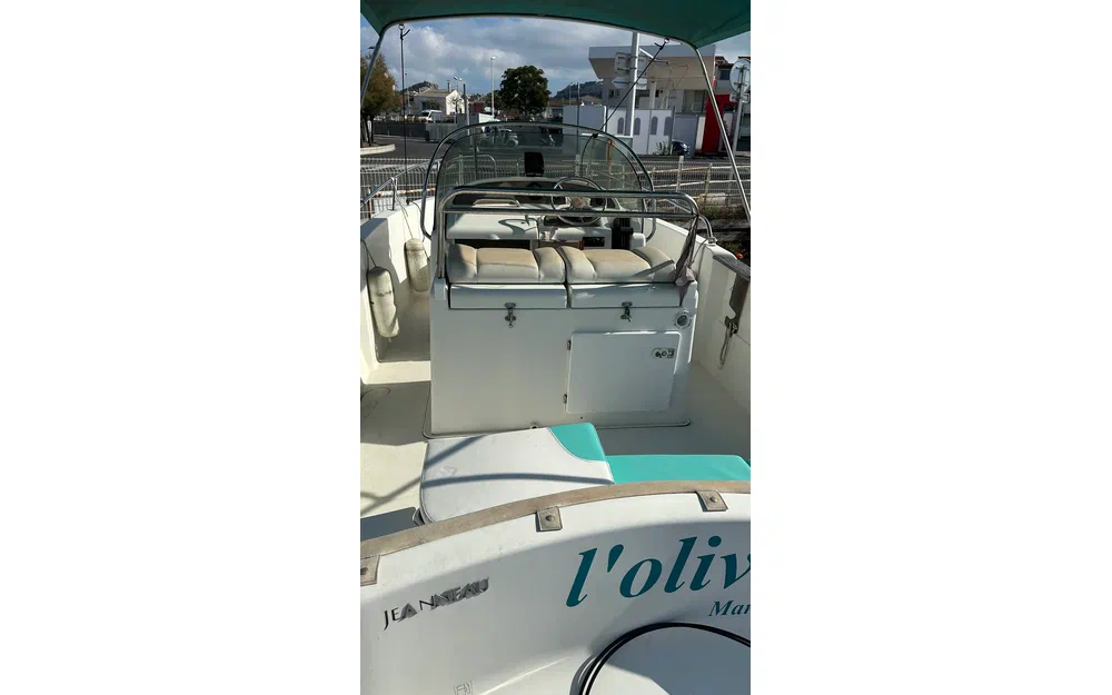 slider 4 Jeanneau Cap Camarat 705
