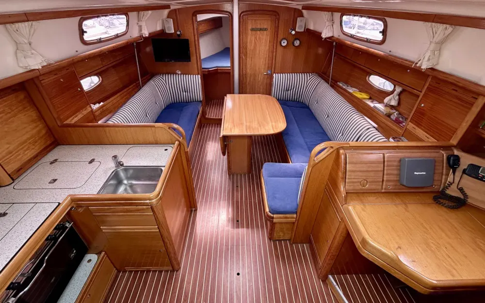 slider 1 Bavaria  37 Cruiser