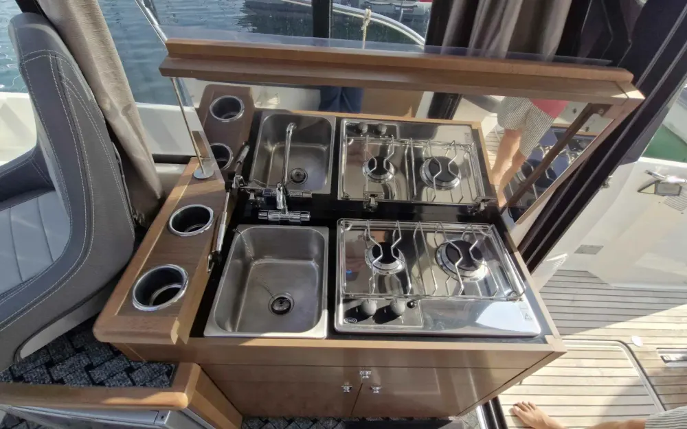 slider 12 Jeanneau Merry Fisher 895