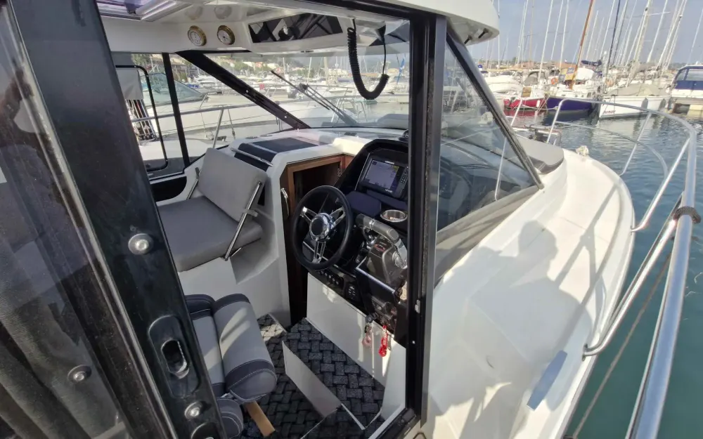 slider 13 Jeanneau Merry Fisher 895