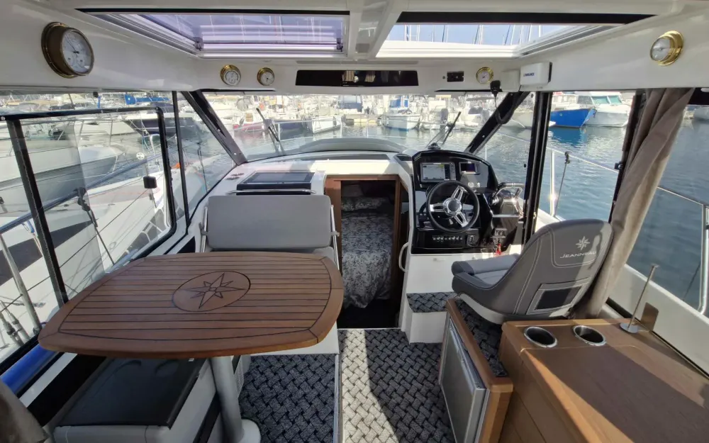 slider 1 Jeanneau Merry Fisher 895