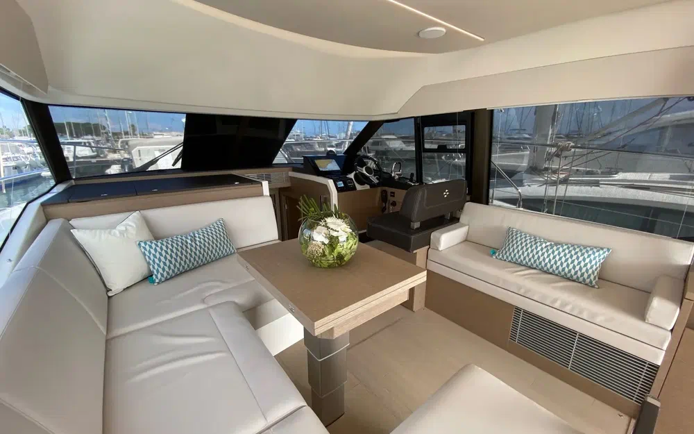 slider 10 Prestige Yachts 420 Fly