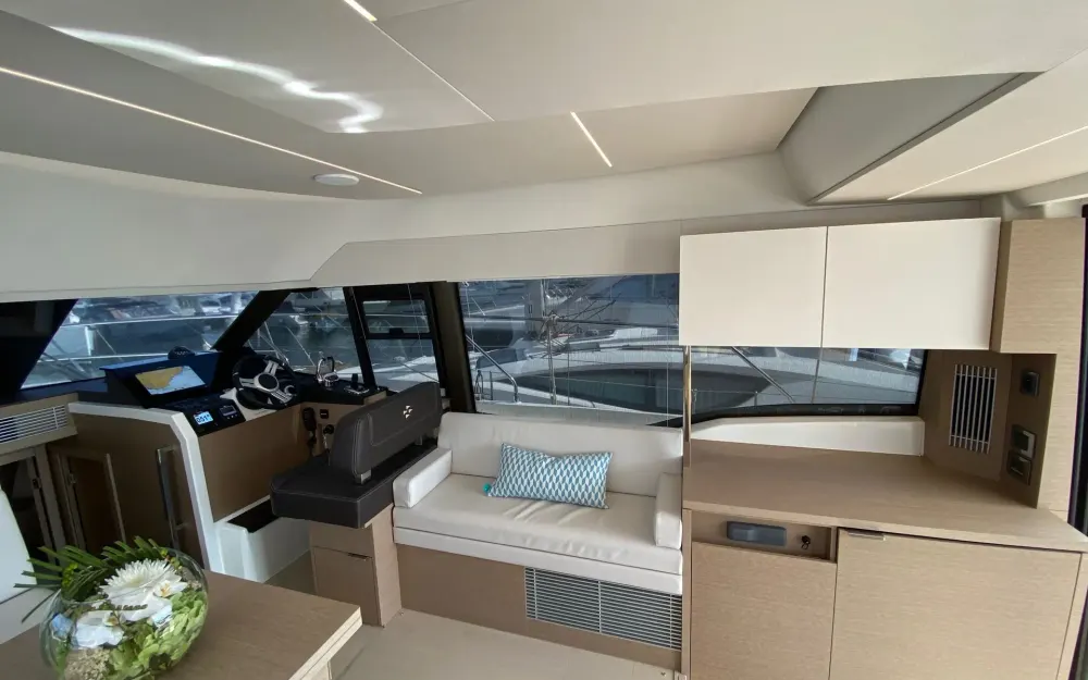 slider 11 Prestige Yachts Prestige 420 Fly