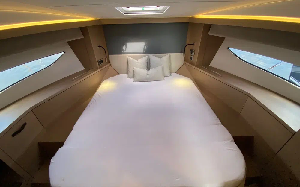 slider 13 Prestige Yachts 420 Fly