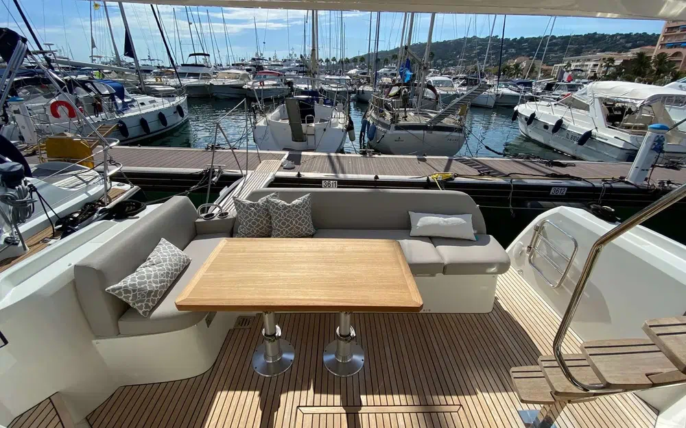 slider 3 Prestige Yachts 420 Fly