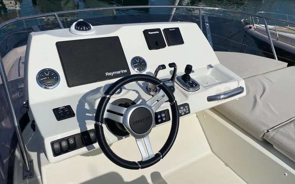 slider 5 Prestige Yachts 420 Fly