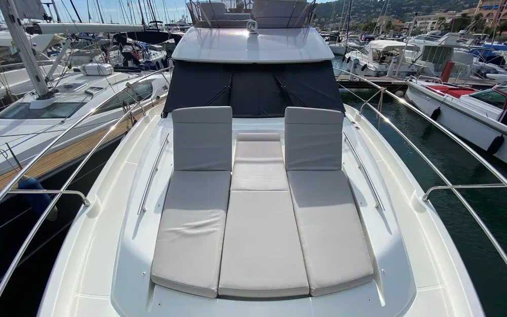 slider 7 Prestige Yachts 420 Fly