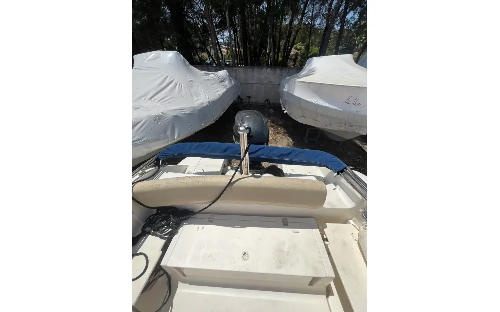 slider 10 Jeanneau Cap Camarat 715 WA