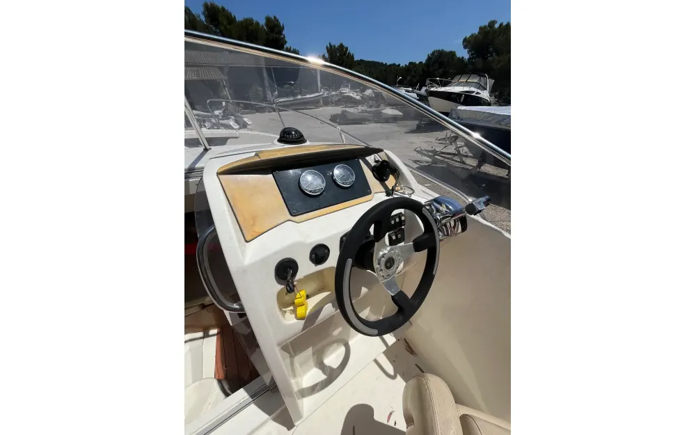 slider 11 Jeanneau Cap Camarat 715 WA