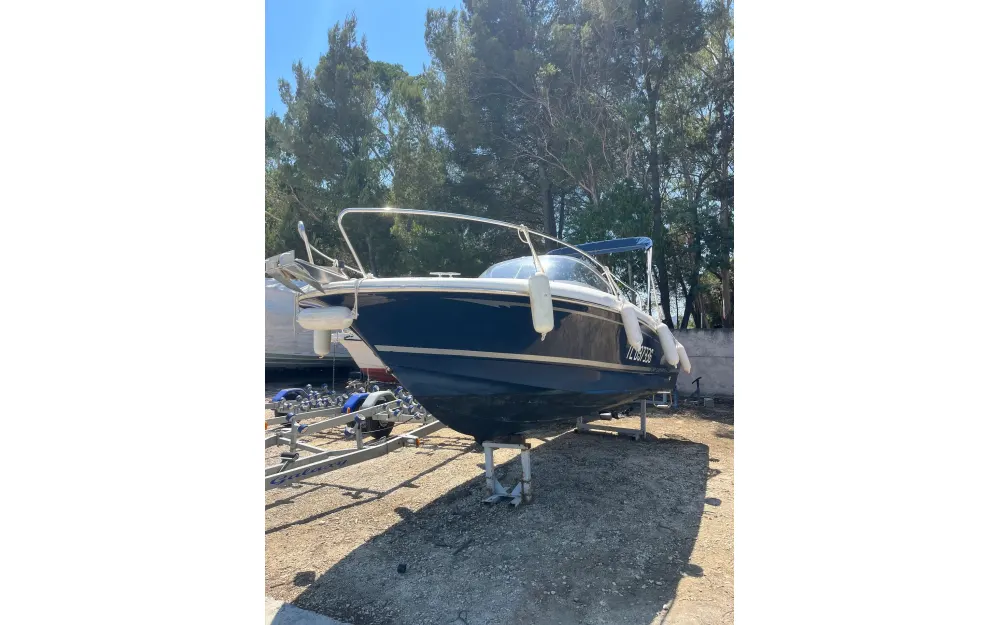 slider 6 Jeanneau Cap Camarat 715 WA