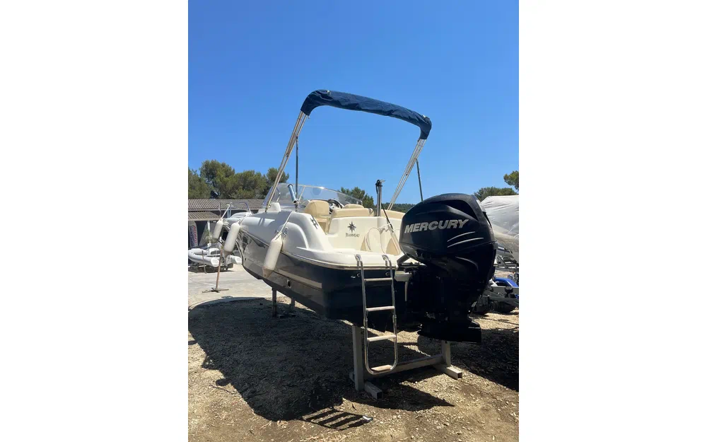 slider 9 Jeanneau Cap Camarat 715