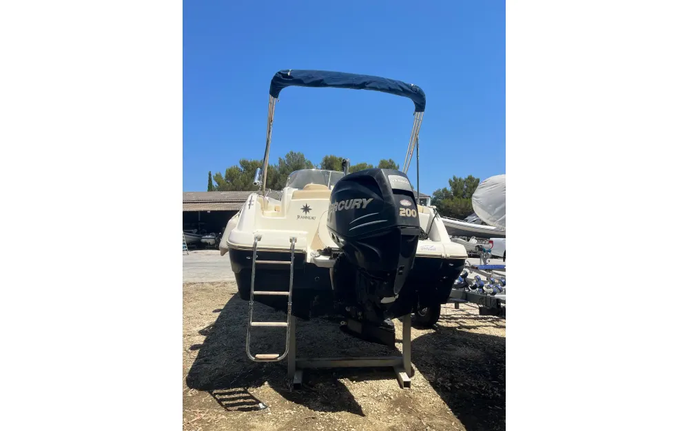 slider 10 Jeanneau Cap Camarat 715 WA