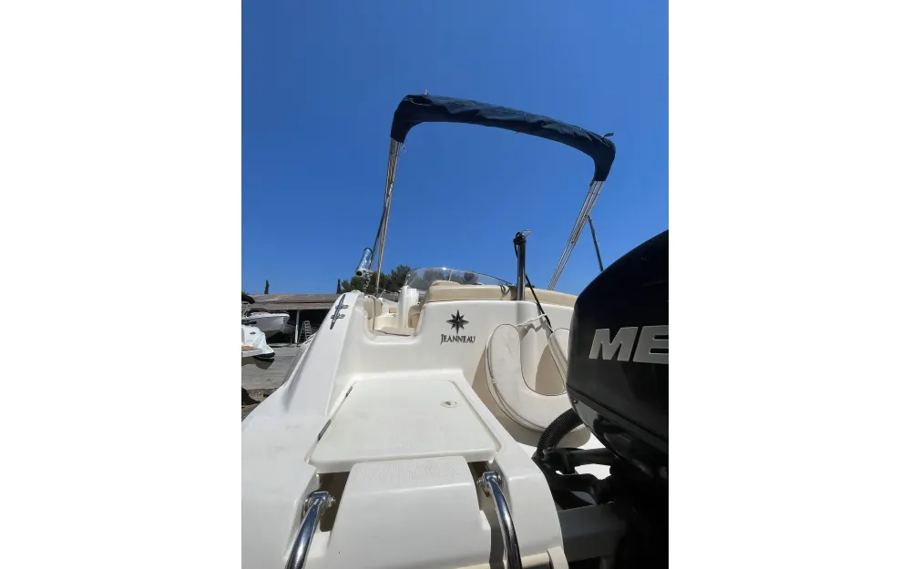 slider 11 Jeanneau Cap Camarat 715 WA