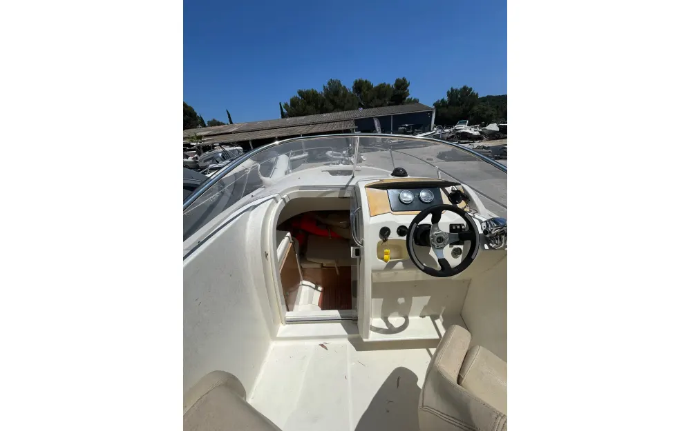 slider 18 Jeanneau Cap Camarat 715 WA