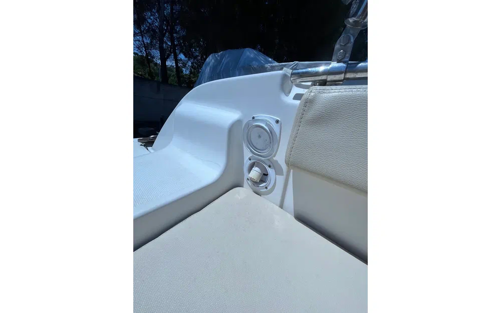 slider 13 Jeanneau Cap Camarat 715