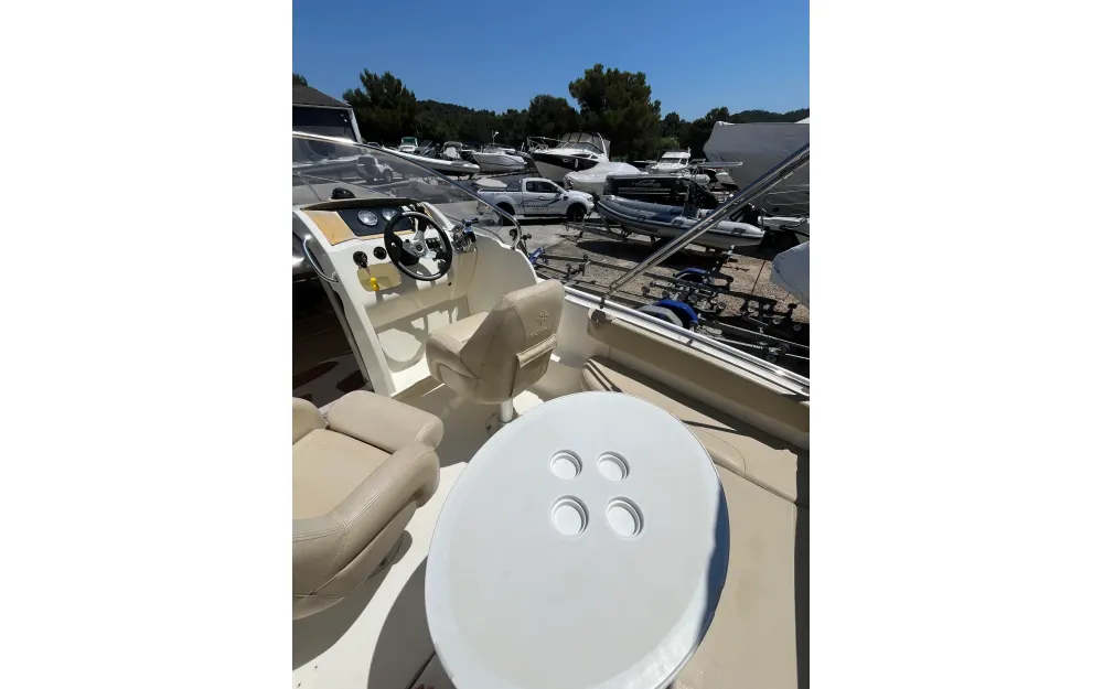 slider 19 Jeanneau Cap Camarat 715 WA