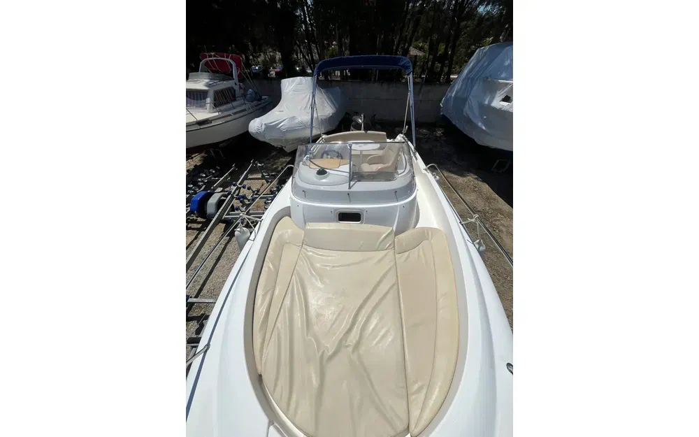 slider 23 Jeanneau Cap Camarat 715