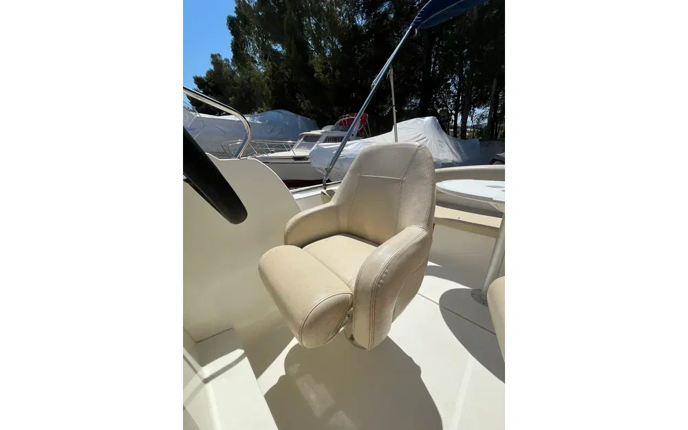 slider 27 Jeanneau Cap Camarat 715