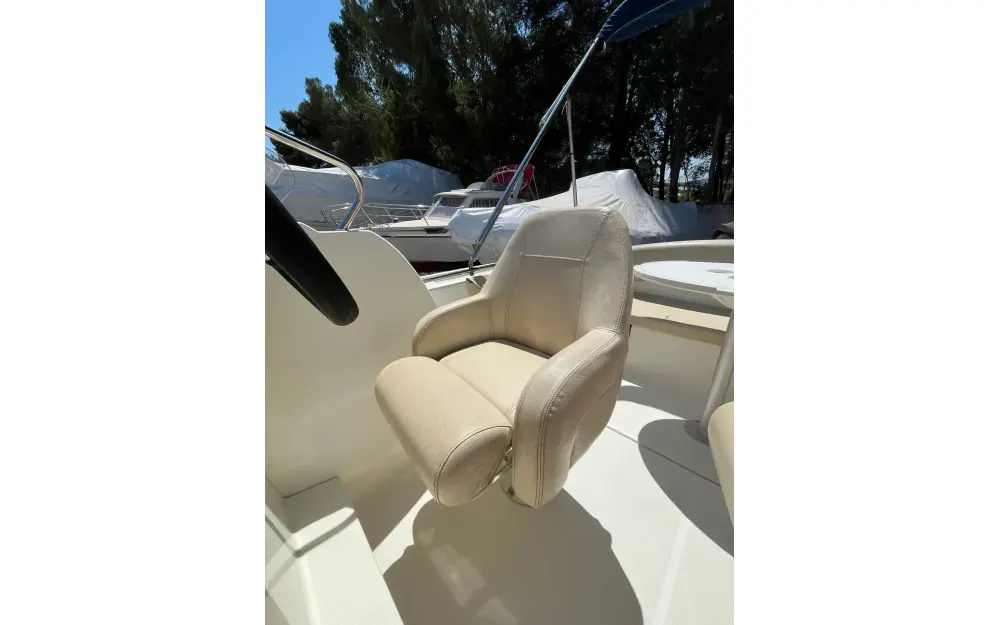slider 27 Jeanneau Cap Camarat 715 WA
