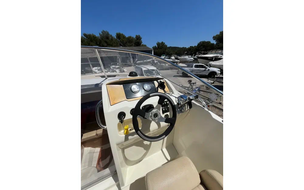 slider 28 Jeanneau Cap Camarat 715