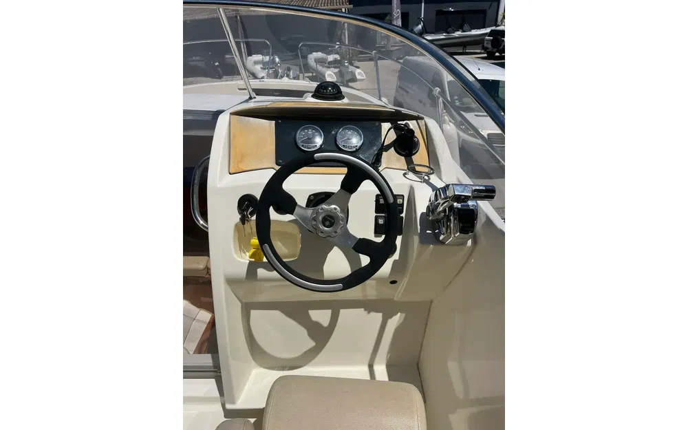 slider 29 Jeanneau Cap Camarat 715