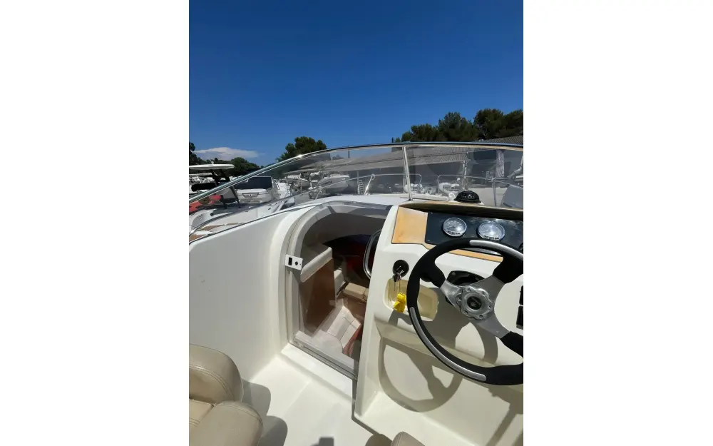 slider 30 Jeanneau Cap Camarat 715 WA