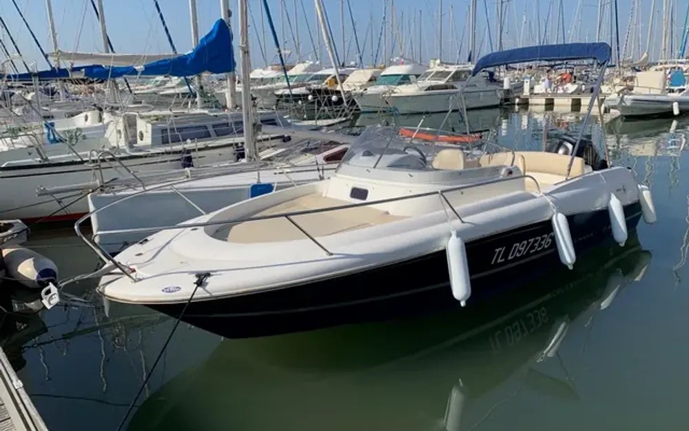 slider 4 Jeanneau Cap Camarat 715 WA