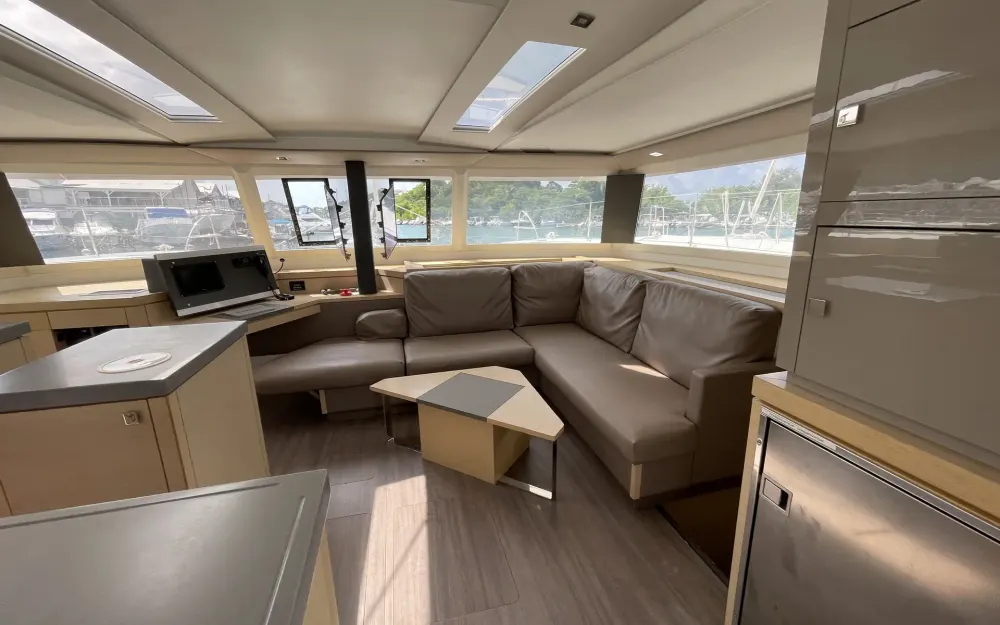 slider 9 Fountaine Pajot Saona 47
