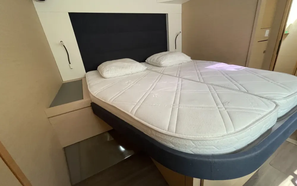 slider 16 Fountaine Pajot Saona 47