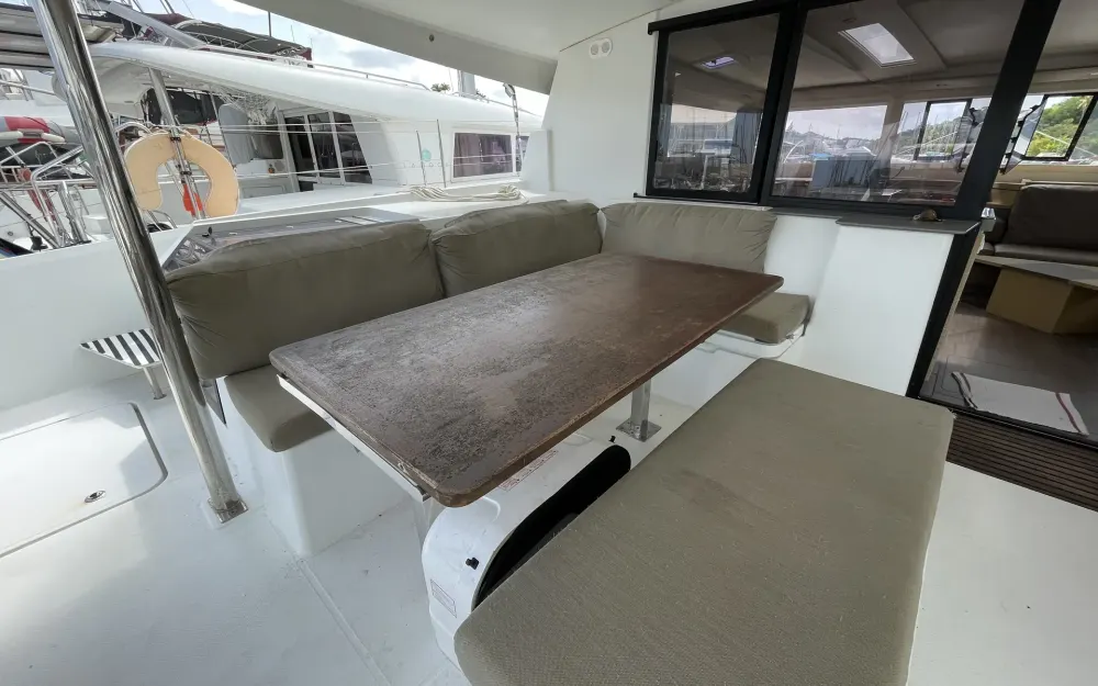slider 1 Fountaine Pajot Saona 47