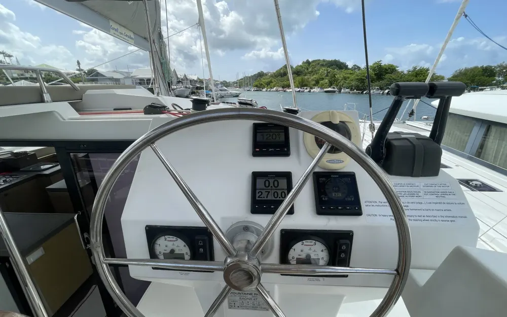 slider 25 Fountaine Pajot Saona 47