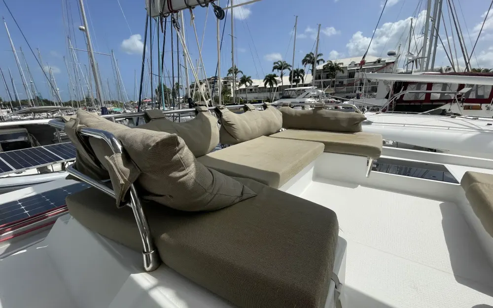 slider 27 Fountaine Pajot Saona 47