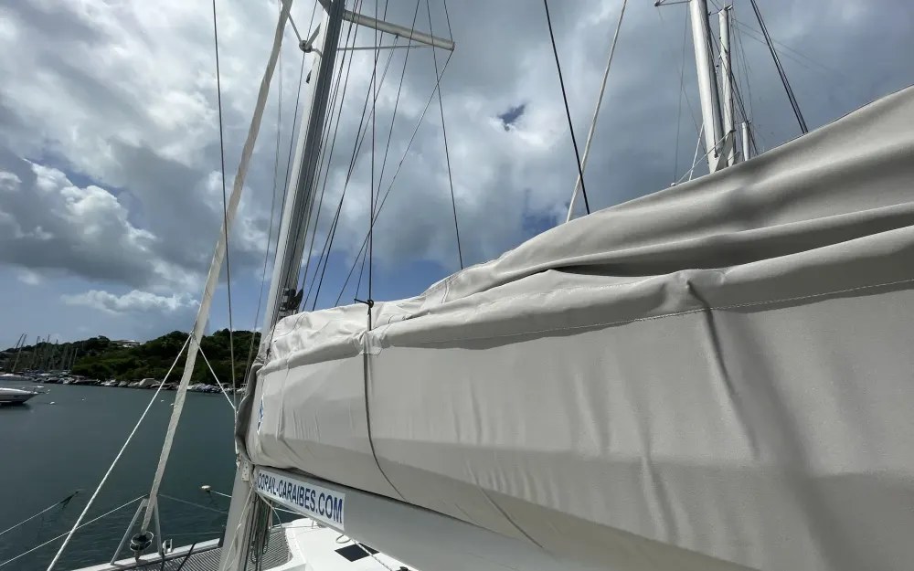 slider 28 Fountaine Pajot Saona 47
